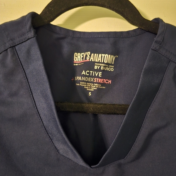 Grey's Anatomy Active Stretch 1 Pocket Scrub Top - Picture 3 of 3